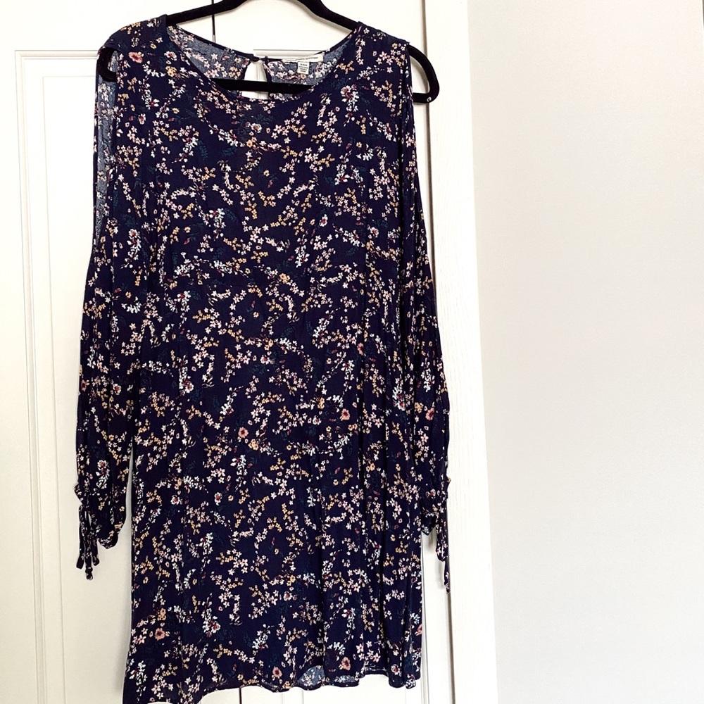 American Eagle shoulder cut out summer dress